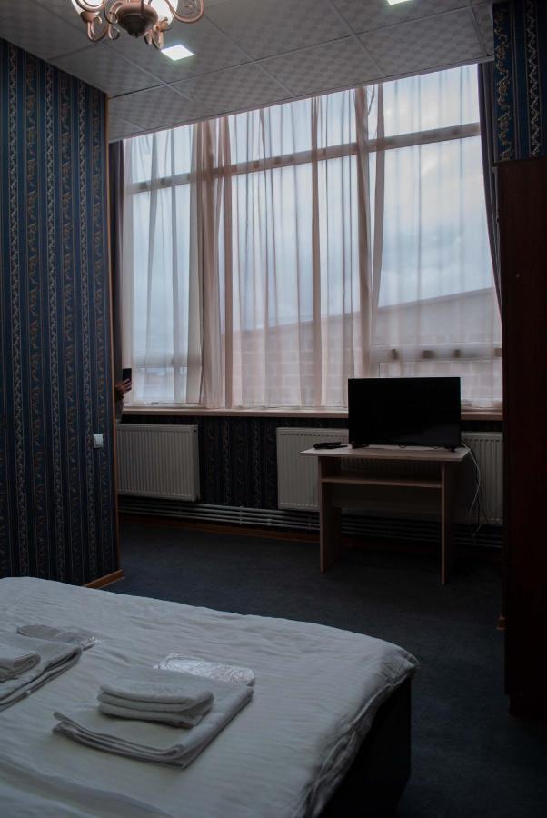 Hotel Sv Ninotsminda Exteriör bild